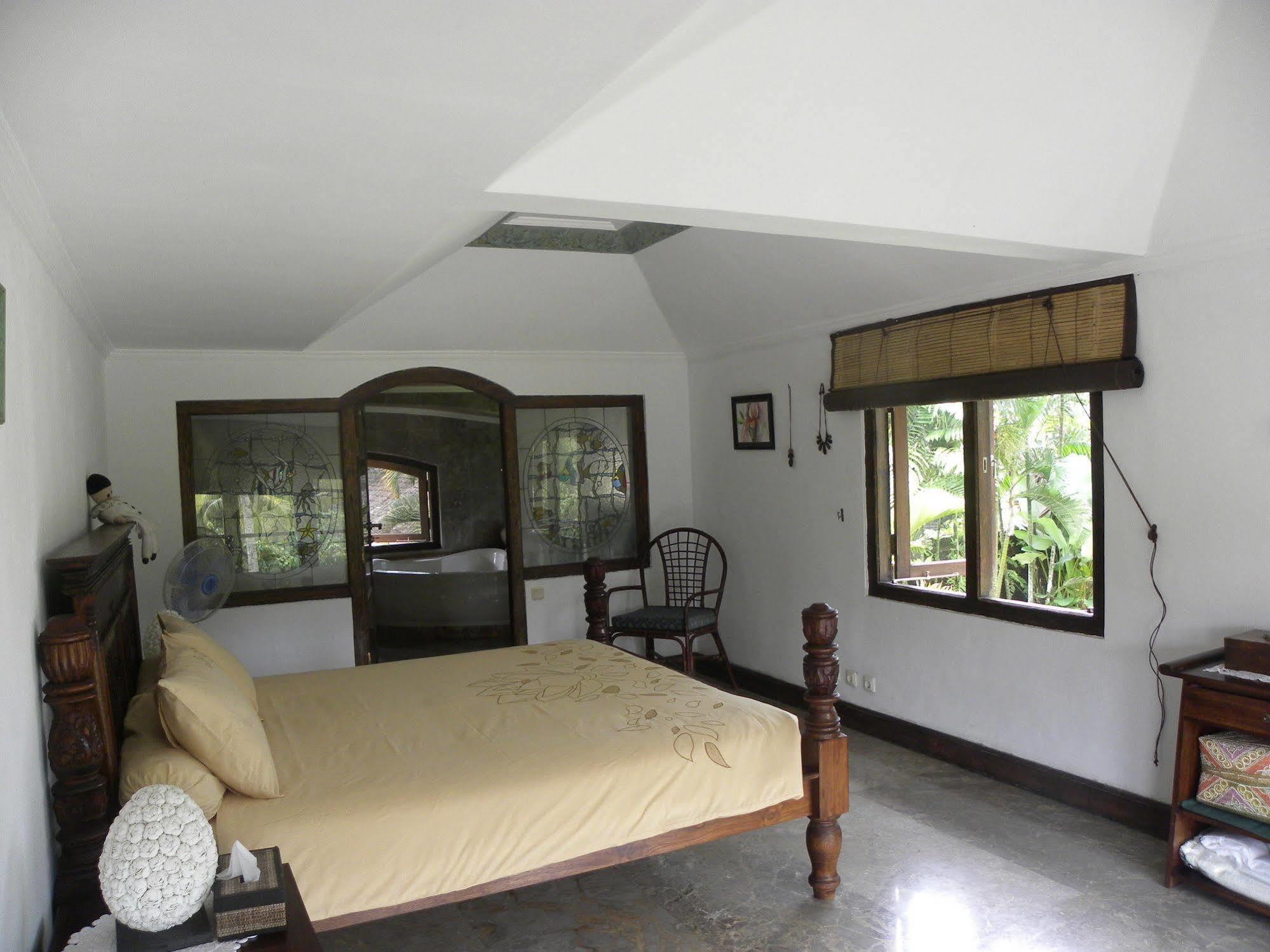 Saudara Home Ubud Экстерьер фото